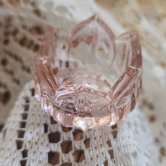 Vintage Salt Cellars Pair Of 2 Tulip Salt Cellars Pale Pink Glass - Picture 2 of 8